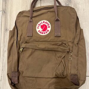 FJALLRAVEN Kånken Tan/Brown tone colored small Backpack